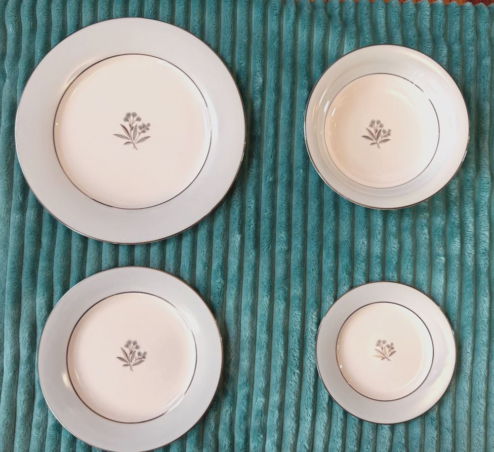 32 Pc Noritake Mavis 5543 China Set Dinner Salad Bread Bowls Platinum Trim MINT